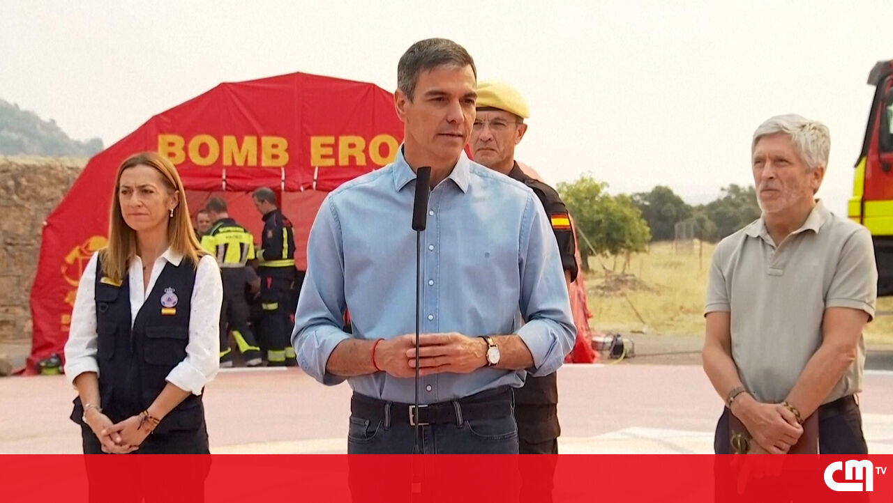 Sánchez visita a bomberos que combaten incendios en España