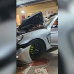 Porsche despista-se e destrói três carros em parque de estacionamento de hotel em Cascais. Duas pessoas ficaram feridas