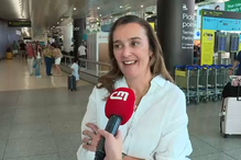'Foi realmente um pesadelo': psicóloga detida com 50 munições em Bali chega ao aeroporto de Lisboa