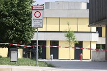 Fita policial a isolar a Escola Secundária de Welfen, em Schongau, na Alemanha, quarta-feira, 8 de julho de 2026