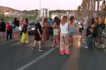 'Há oito dias que não tomo banho [...] e a presidente está de férias': População desespera com falta de água em Almada