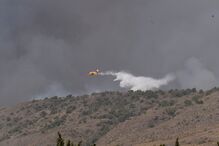 Hidroavião utilizado para combater as chamas do incêndio florestal em Almería, Andaluzia