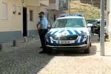 Homem encontrado morto em casa no Cacém. Fuga de gás obriga a evacuar prédio