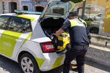 Chega tenta instalar 'outdoor' em frente ao Parlamento, é multado e acaba por apresentar queixa-crime à PSP