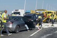 Acidente na Ponte Vasco da Gama faz pelo menos seis feridos. Trânsito está cortado