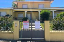Imóvel ocupado ilegalmente, aviso em casa