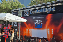 Sorrir faz parte do Som com Dental Light