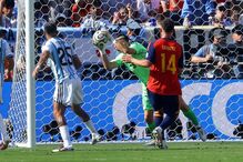 Espanha 0 - 0 Argentina | Vida complicada para os sul-americanos: Enzo Fernández é expulso nos descontos