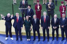 Trump entrega troféu à seleção espanhola 