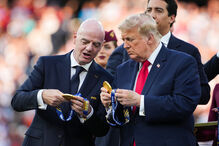 Trump entrega troféu à seleção espanhola 