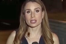 Horror em direto! Jornalista é surpreendida com barata no pescoço e a sua reação torna-se viral