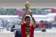 Rodri ergue o troféu do Mundial 2026