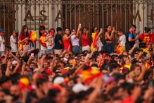 Mais de um milhão de pessoas nas ruas de Madrid saúdam campeã Espanha