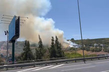 Cerca de 80 operacionais combatem incêndio na Serra da Luz em Odivelas