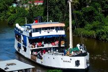 O navio MV Barima, construído em 1939, naufraga na Guiana com 177 pessoas a bordo