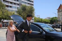 Gonçalo Ramos e Margarida Amaral Domingues chegam à Igreja da Ordem Terceira em Faro