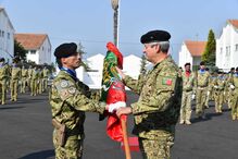 Exercito português recebe bandeira em cerimónia
