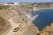 Praticante de stand up paddle desaparecido ao largo da Arrifana, no Algarve