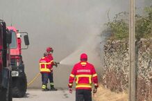 Fogo de Penafiel em resolução. Chamas não dão tréguas na Guarda e mobilizam mais de 290 operacionais 
