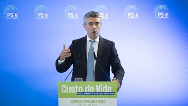 Carneiro foi ao Alentejo mostrar que há casas prontas por entregar
