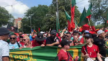 Festa portuguesa no Canadá: Adeptos da Seleção enchem ruas de Toronto antes da partida com a Croácia 