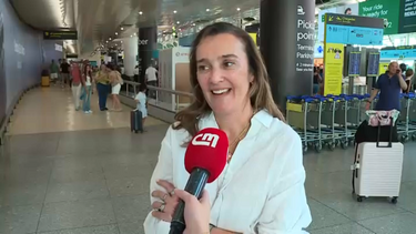 "Foi realmente um pesadelo": psicóloga detida com 50 munições em Bali chega ao aeroporto de Lisboa
