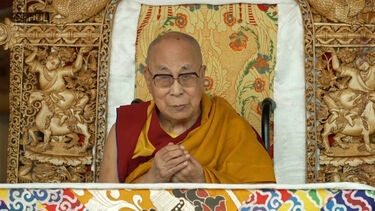 Orações, danças e bolo para celebrar o 91.º aniversário do Dalai Lama