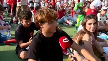 "Dois golos do Ronaldo": adeptos fazem previsões enquanto aguardam a disputa entre Portugal e Espanha