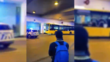 Imagens mostram autocarro momentos após colidir com pilar em túnel em Agualva-Cacém