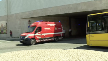 Estação de Agualva-Cacém encerrada após atropelamento com autocarro que provocou pelo menos dois mortos e 16 feridos