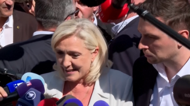 Marine Le Pen arranca campanha para as presidenciais francesas apesar da condenação