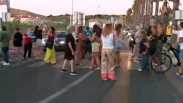 "Há oito dias que não tomo banho [...] e a presidente está de férias": População desespera com falta de água em Almada