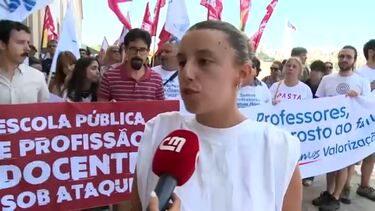 "Não vou conseguir entrar na faculdade": Alunos em manifestação em Coimbra contra processo dos exames nacionais  