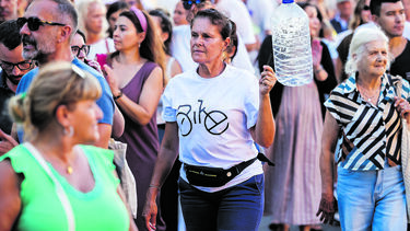 Os habitantes de Almada protestaram quarta-feira contra a falta de água. Exigiram respostas e a demissão de Inês de Medeiros
