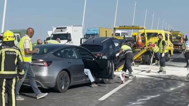 Acidente na Ponte Vasco da Gama faz pelo menos seis feridos. Trânsito está cortado