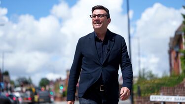 Andy Burnham eleito líder do Partido Trabalhista do Reino Unido. Assume cargo de primeiro-ministro na próxima semana