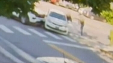 Imagens de videovigilância mostram os momentos que se seguiram após condutor ser morto a tiro por agente do ICE