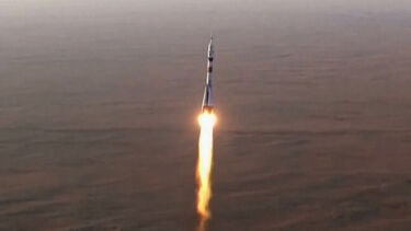 Tripulação norte-americana e russa parte para missão de oito meses na Estação Espacial Internacional
