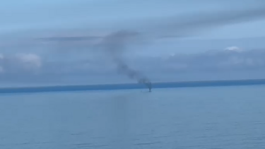 Chamas consomem barco de recreio na Foz do Arelho