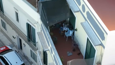 Novas imagens mostram varanda onde Sandra Gregório soterrou a mãe num canteiro