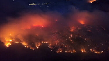 Imagens aéreas mostram força dos incêndios florestais que lavram em Espanha 