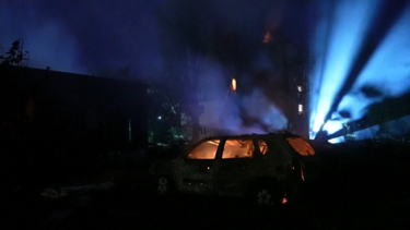 Um morto e dezenas de feridos após ataque russo em vários bairros de Kiev