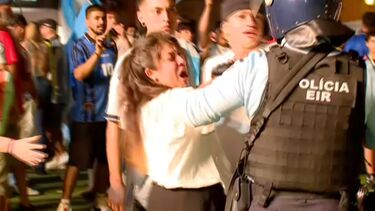 Festejos no Terreiro do Paço obrigam a intervenção policial. Adeptos argentinos entram em confronto com espanhóis