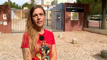 “Não tem as devidas condições”: alunos da Escola Básica Quinta do Conde de Portalegre têm aulas em contentores