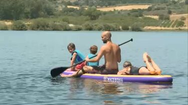 Banhistas aproveitam calor com ida à praia fluvial em Macedo de Cavaleiros