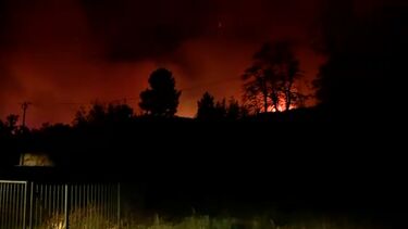 Casas em risco e IC5 cortado: incêndio em Alijó mobiliza mais de 400 operacionais
