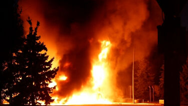 Ataque russo provoca incêndio em posto de combustível na cidade ucraniana de Sumy