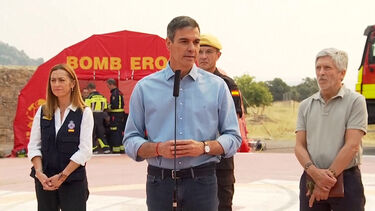 “Esperam-nos horas difíceis”: Sánchez visita bombeiros que combatem incêndios em Espanha