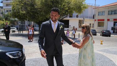 Jogador Gonçalo Ramos casa com Margarida Amaral Domingues em Faro