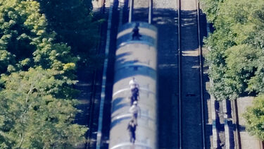 Polícia usa drone para apanhar adolescentes a "surfar" no metro de Nova Iorque